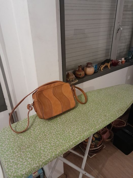 Vendo Mala de Senhora muito bonita como nova