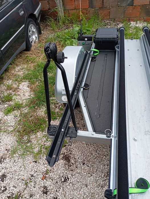 Atrelado para transporte de kayak