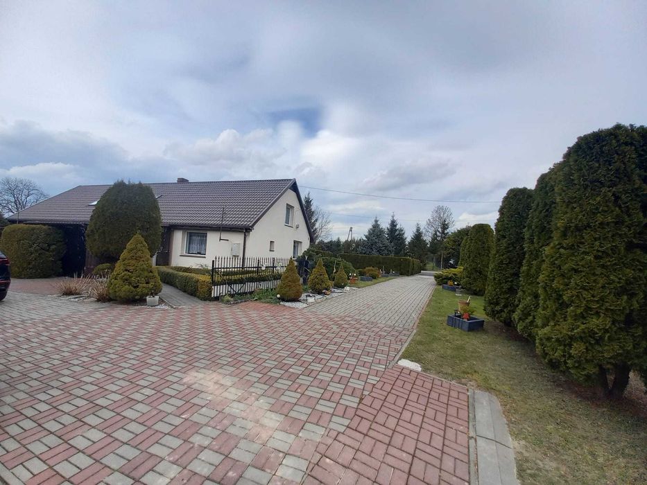 Dom wolnostojący w spokojnej okolicy