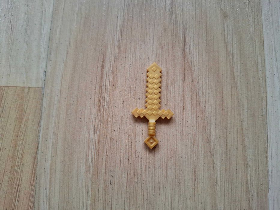 Lego Minecraft 18787 złoty miecz