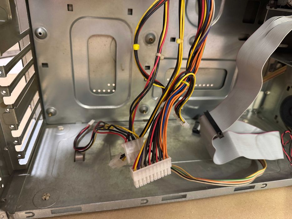 FDD, CD-ROM, PSU w obudowie - zamienię lub sprzedam