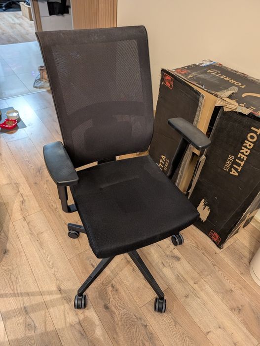 Ergonomiczny fotel BEJOT z funkcją tilt, porzadny