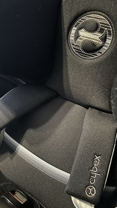 Fotelik Cybex Sirona SX2 i-Size z bazą obrotową