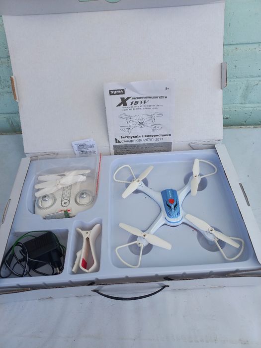 Іграшковий дрон...