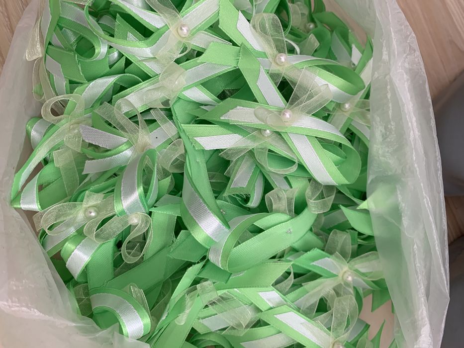 Бутоньєрки для весілля гостей