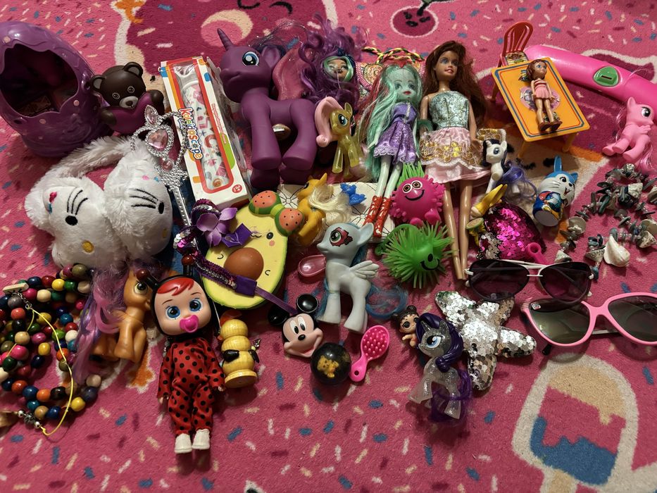 Лот іграшок для дівчинки