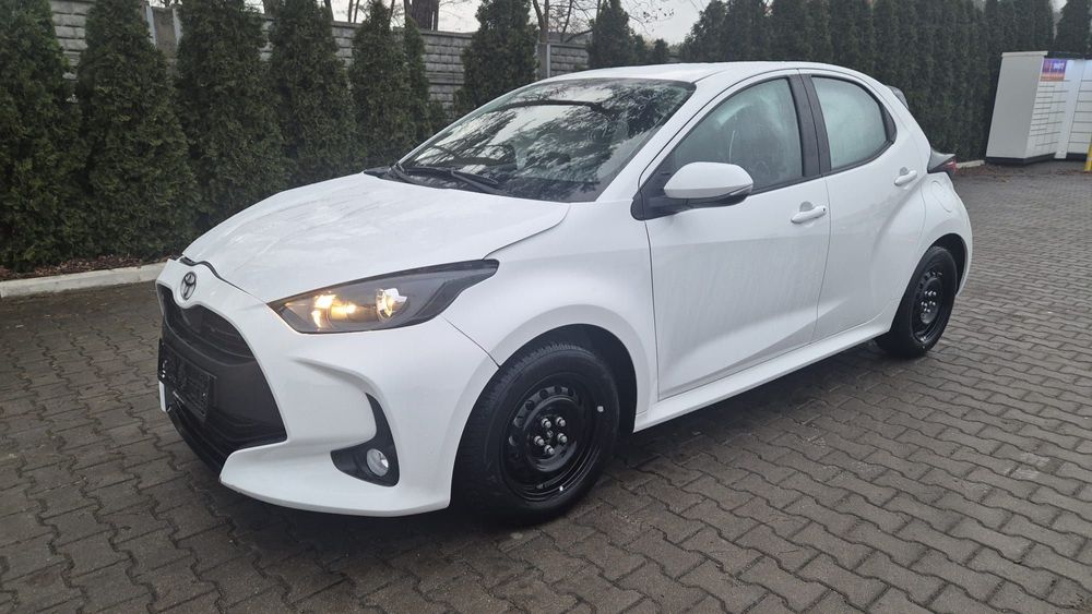 Toyota Yaris Toyota Yaris 1.5 Hybryda automat biały 040 2025rok