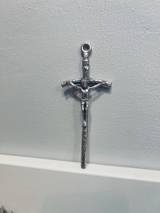Srebrny krzyz krzyzyk krycyfiks jezus