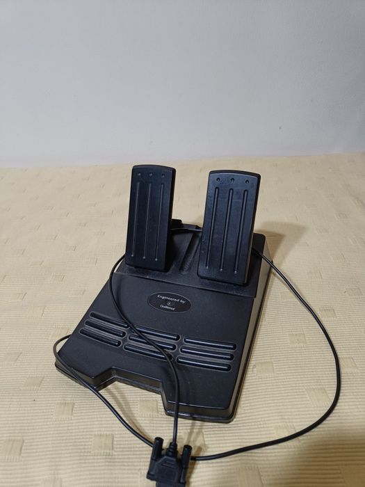 Conjunto volante e pedais para PC