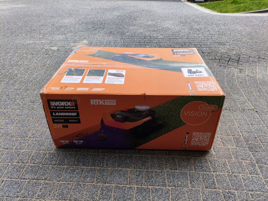 Nowy robot koszący worx vision cloud AI RTK model WR330E do 3000m2
