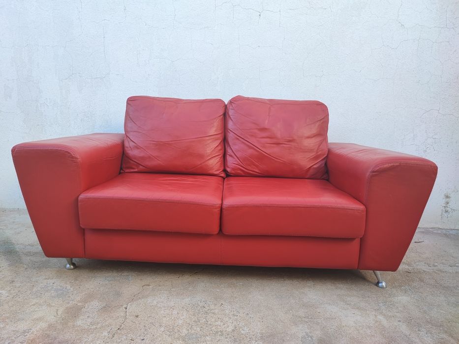 Sofá vermelho confortável
