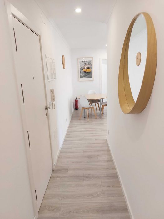Apartamento T2 totalmente remodelado no centro de Corroios
