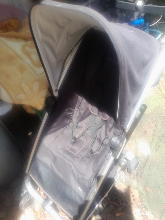 Carro passeio bebeconfort + 20 fraldas 15 €