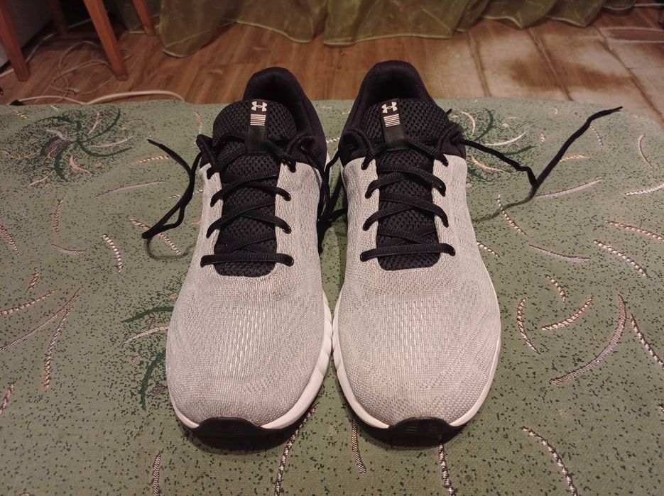 Кроссовки Under Armour( оригинал) фирменные размер-46 стелька-30см