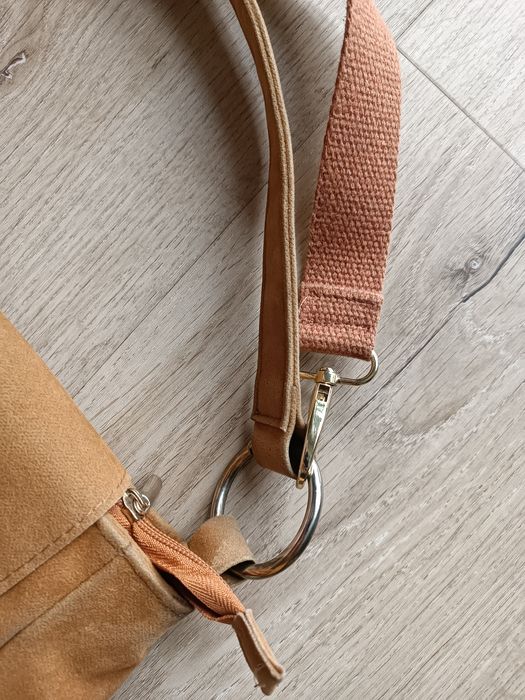 Torba Cassi brązowa camel karmelowa, chyba skóra/zamsz?