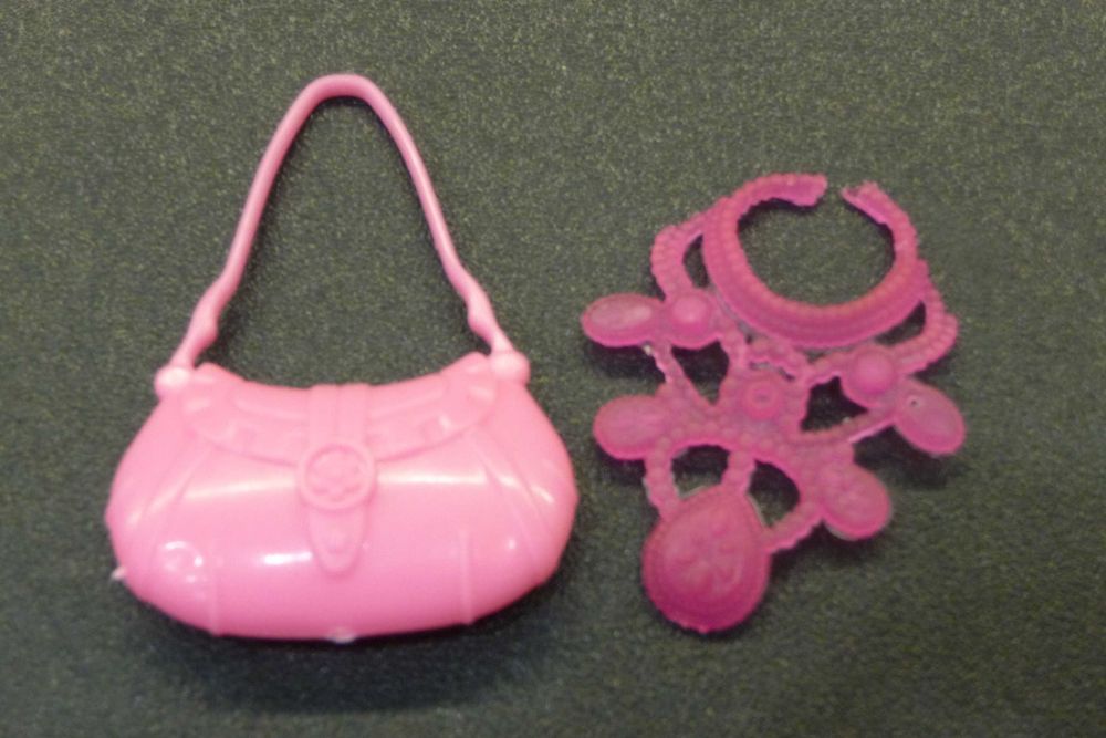 Akcesoria dla Barbie. Torebka i naszyjnik dla lalki Barbie.