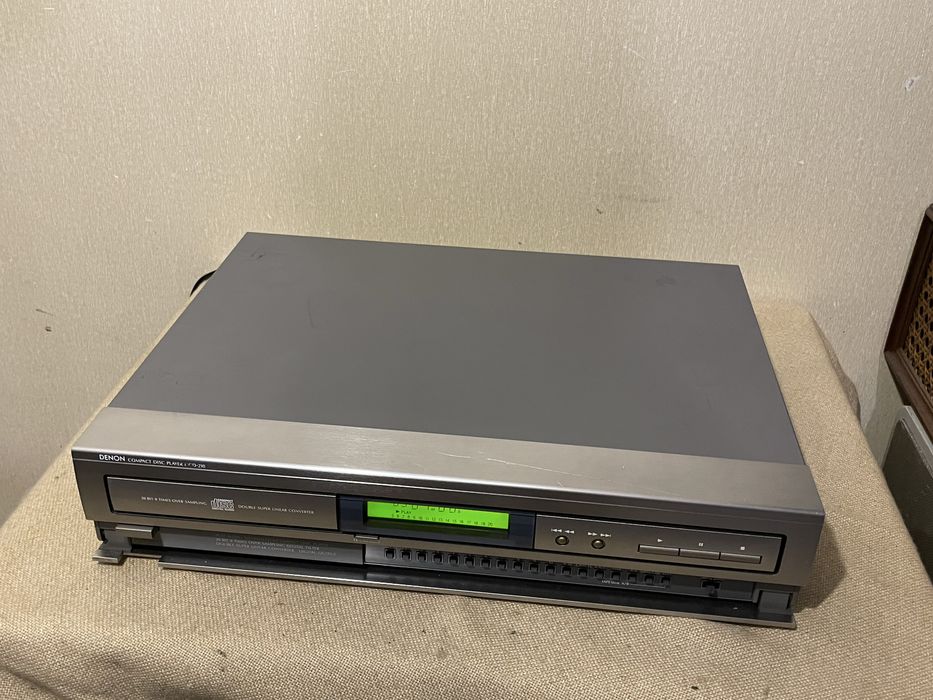 Музыкальный CD-проигрыватель DENON DCD-210 (2 х BURR BROWN PCM56)