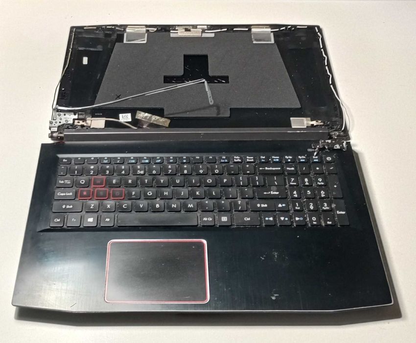 Acer Predator Helios 300 Gaming (Falha Alimentação / Peças) + Carregador