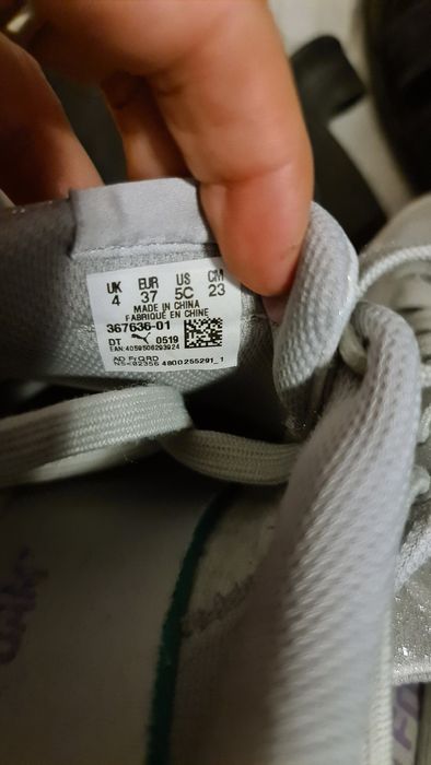 Śliczne Brokatowe Pumy