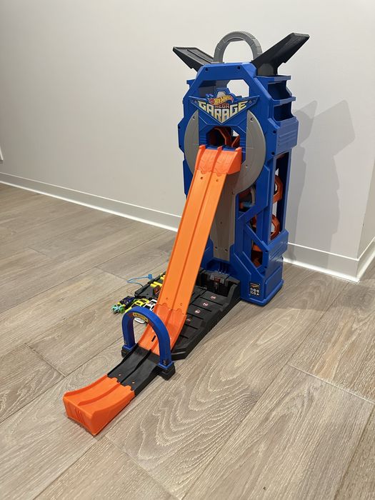 Автотрек Хот Вілс Сіті Мегараж Hot Wheels Mega Garage FTB68