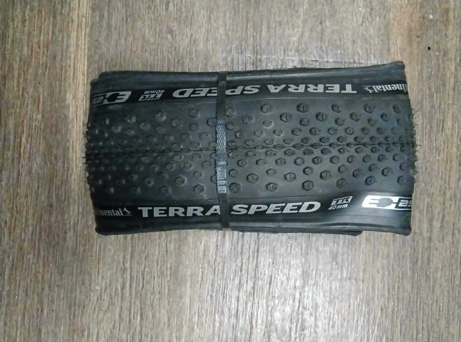 Opony gravelowe Continental, Pirelli