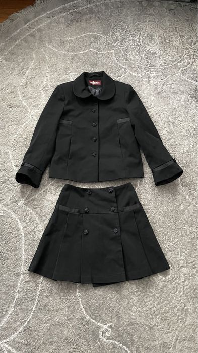 Шкільна форма на дівчинку