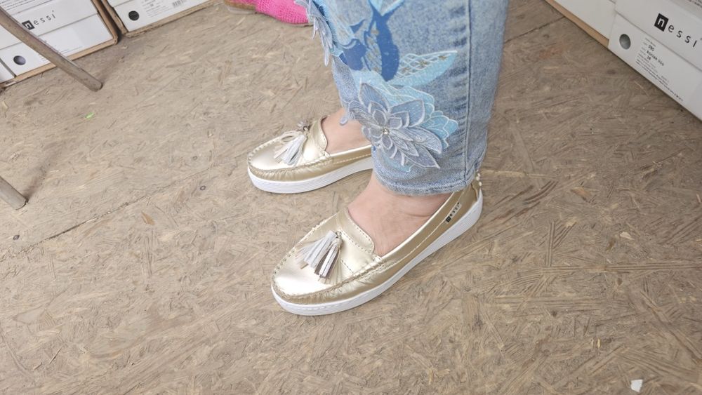 Mokasyny *Nessi*Skóra naturalna R.37-41