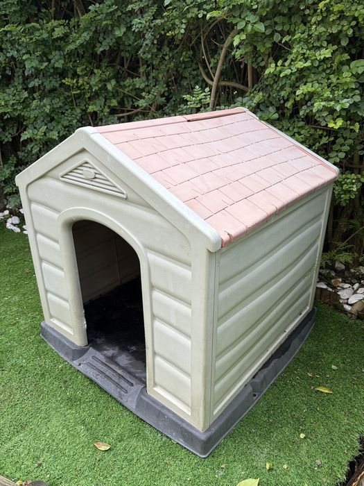 Casota de cão em plastico rígido 90x90x86cm