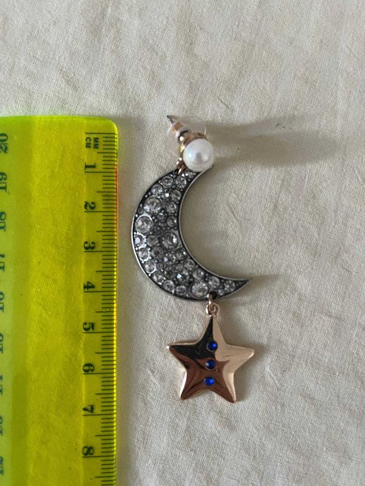Brincos lua com strass e estrela dourada, com pérola
