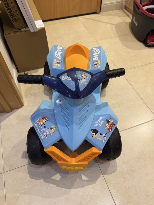 Carro eletrico Bluey