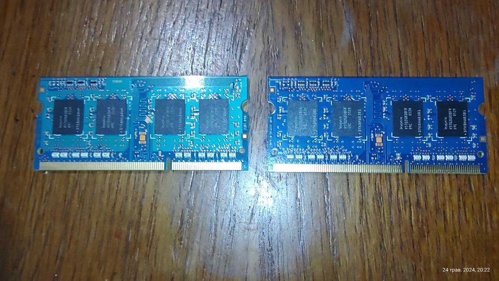 Оперативка 2Gb кожна DDR3 1600 PC3-12800s 1,5v(16 чіпів) ціна за 2 шт.