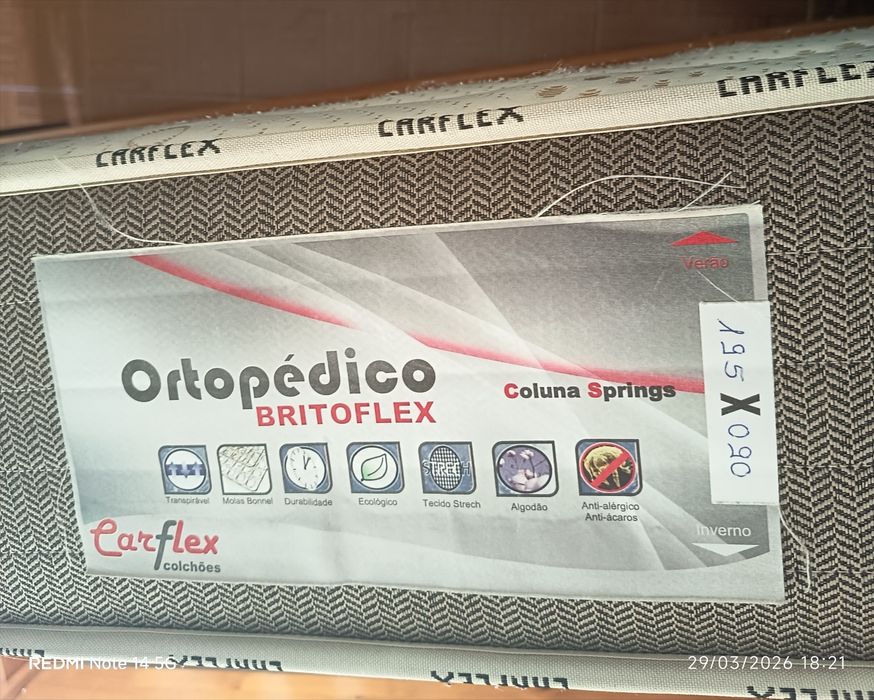 Vendo cama  de solteiro com 2 colchões semi novos