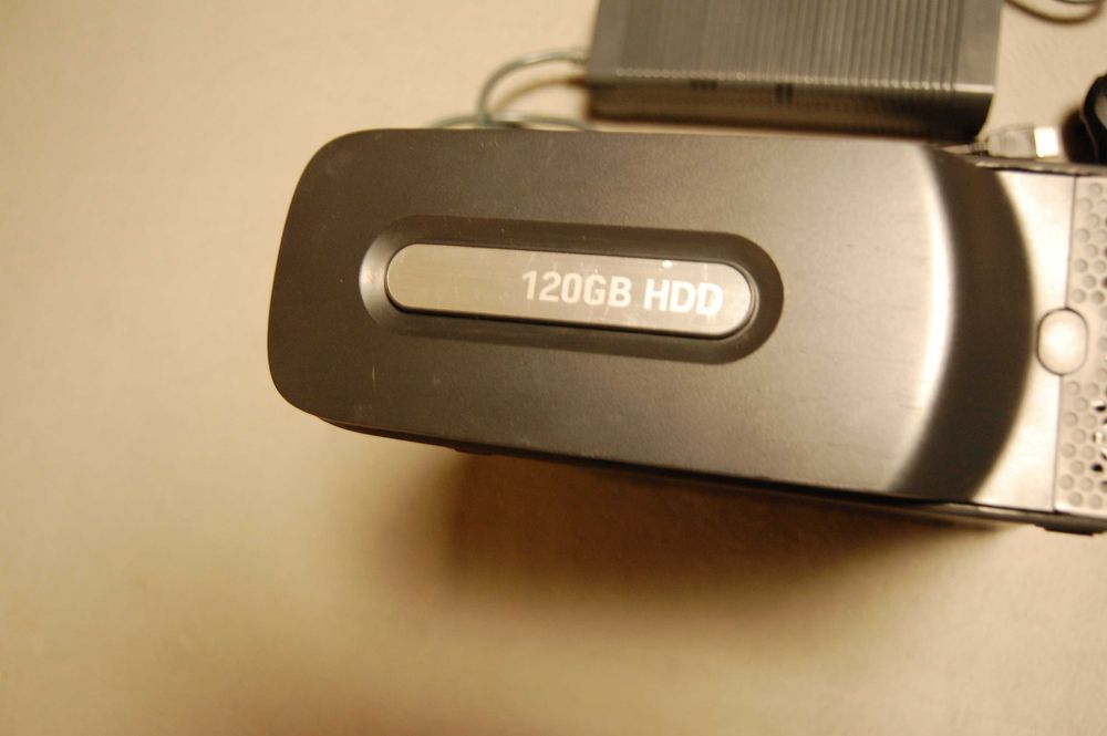 konsola Xbox 360, 120GB, zasilacz, kable, pad bezprzewodowy