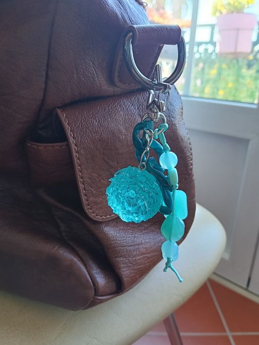 Bag charm artesanal FLOR acessórios para malas ou porta chaves