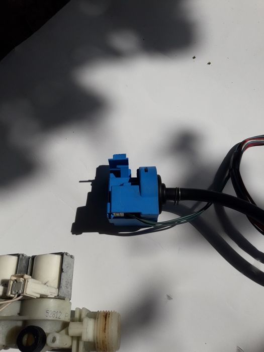 Запчасти " indesit " ,двигатель и комплектующие.