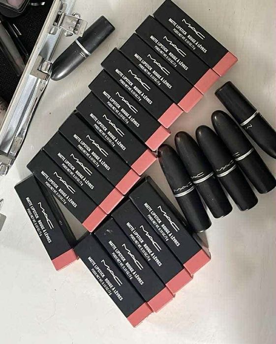Szminka MAC „Matte Lipstick À Lèvres”