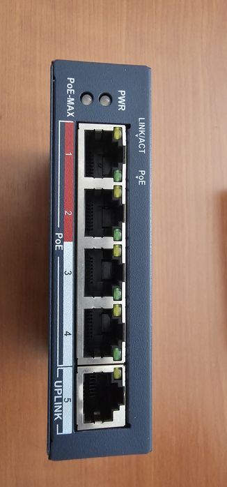 Switch Hikvision DS-3E0105P