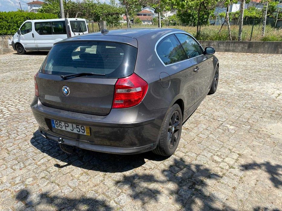 BMW Série 1 118d c/ gancho reboque