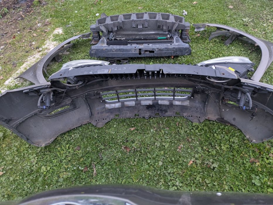 комплектний перед бампер фари капот телевізор skoda yeti