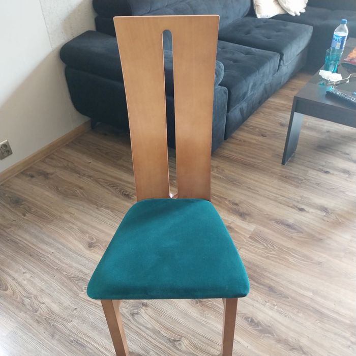 Krzesła drewniane-butelkowa zieleń.