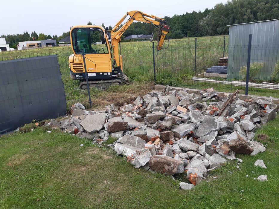 Kucie betonu Minikoparka z młotem wyburzenia usługi HDS koparka