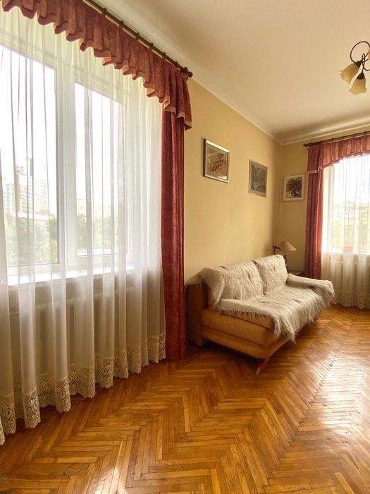 продам 2-х кімнатну сталінку з гарним ремонтом вул.Богоутівська 36
