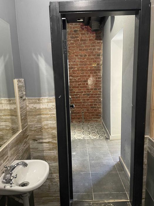 Оренда приміщення в центрі міста 83.5 м.кв. ( вул. Г.Полуботка, 22)