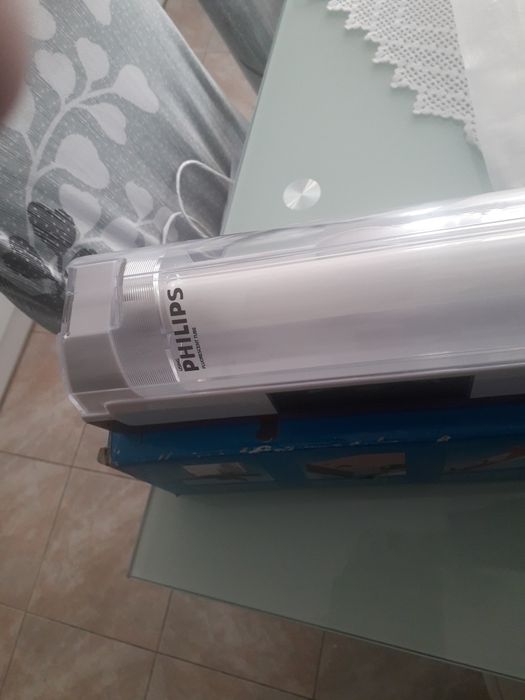Lanterna Philips 100% NOVA e muito versátil.