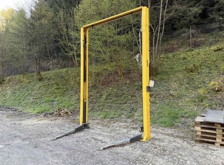 Podnośnik dwukolumnowy