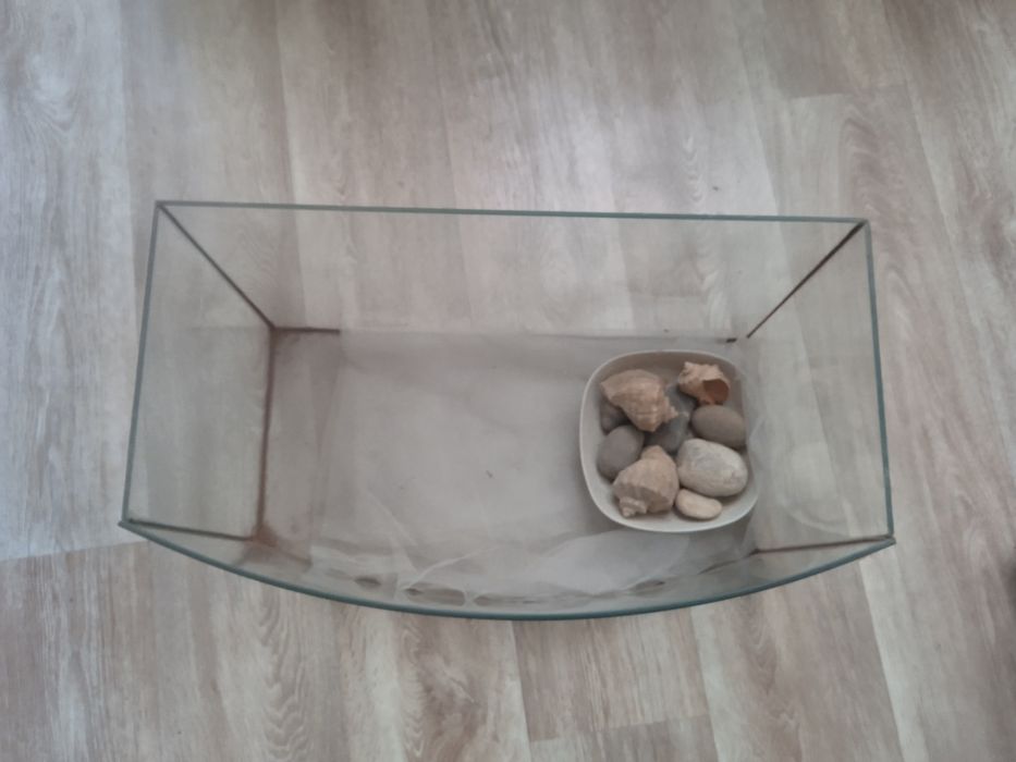 Акваріум б/в,у гарному стані.