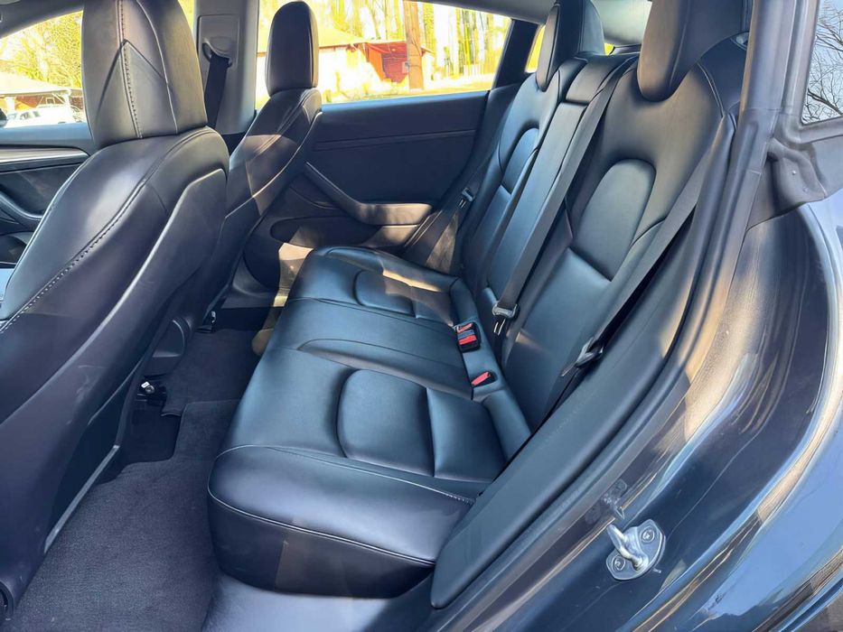 Tesla Model 3 Long Range      2022