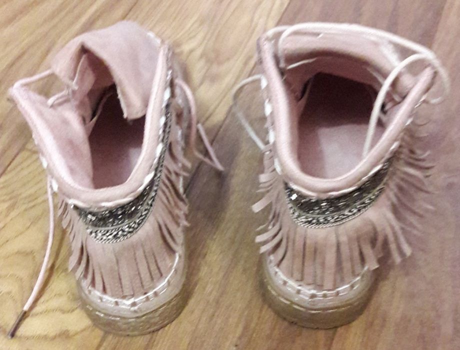 Buty z frędzelkami 36