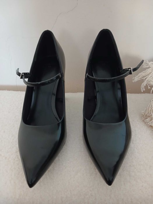 Sapatos novos da bershka