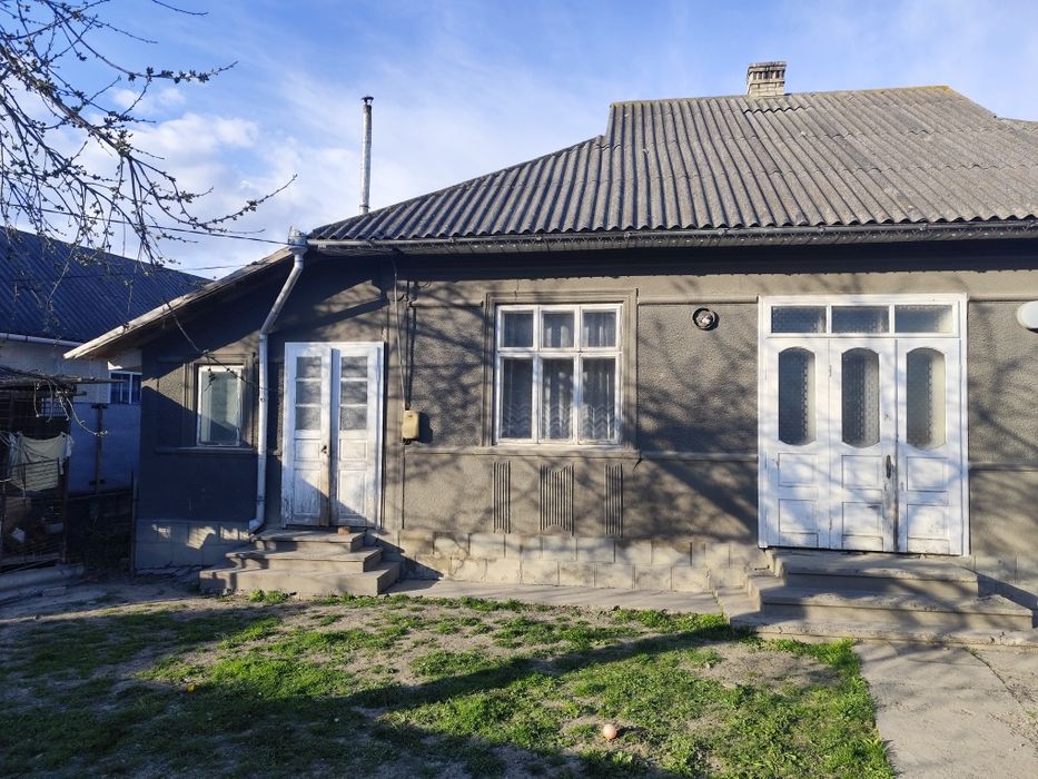 Здам Дім на п'ять кімнат з умовами м. Новоселиця